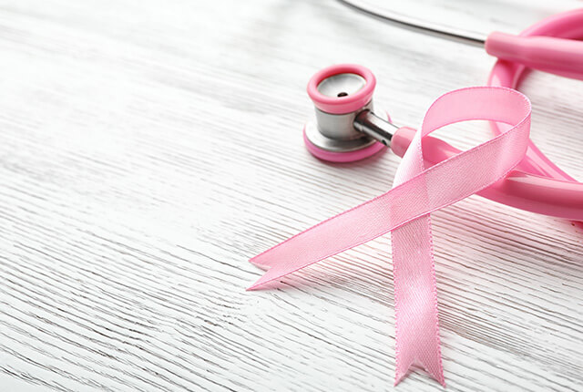 ピンクリボンと聴診器